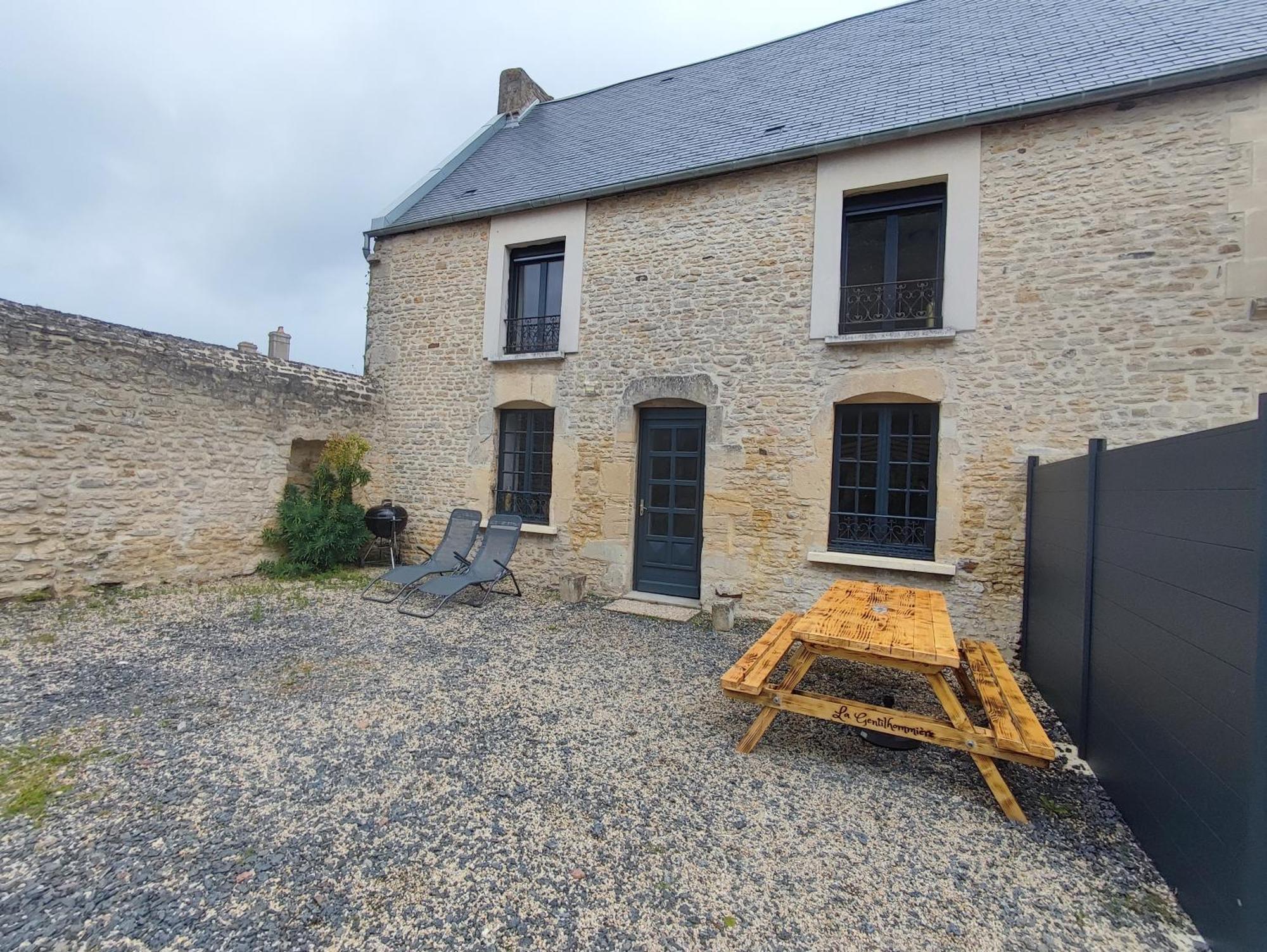 Le Domaine De La Gentilhommiere Situee Entre Bayeux Et Arromanches Les Bains Manvieux Exterior foto